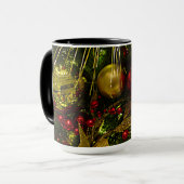 Kerstbomen, Mok met rode en gouden kerstversiering (Voorkant links)