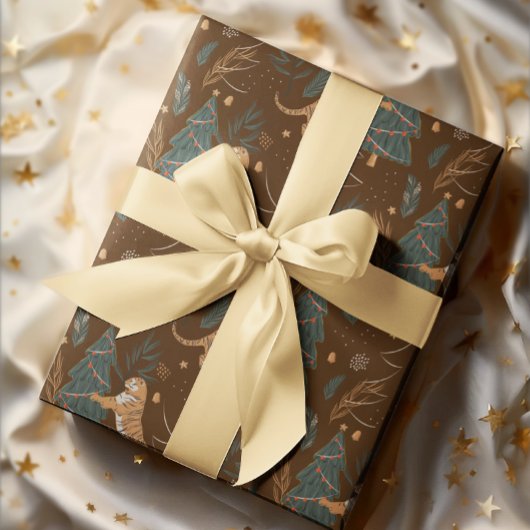 Kerstbomen & tijgers patroon bruine achtergrond cadeaupapier