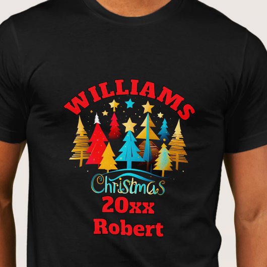 Kerstbomen versierd familienaam bewerkbaar t-shirt