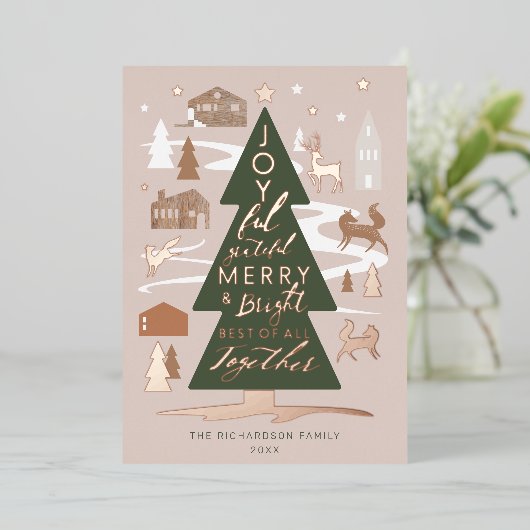 Kerstbomen Woodland Dieren en Cozy Village Folie Feestdagenkaart (Staand Voorkant)