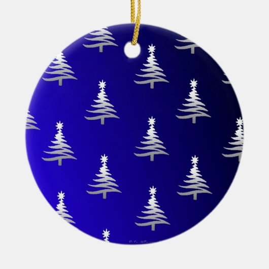 kerstbomen zilver op kobalt Blue Keramisch Ornament (Voorkant)