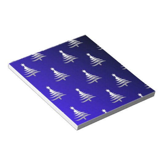 kerstbomen zilver op kobalt Blue Notitieblok (Schuin)