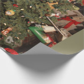 kerstboom binnenshuis met willekeurige ornamenten cadeaupapier (Hoek)