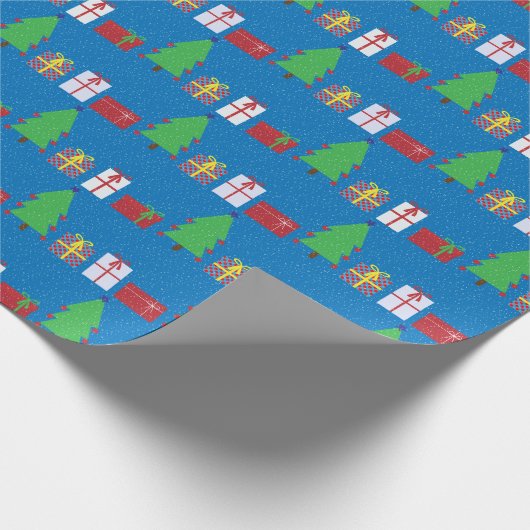 Kerstboom en geschenken op blauw inpakpapier (Hoek)