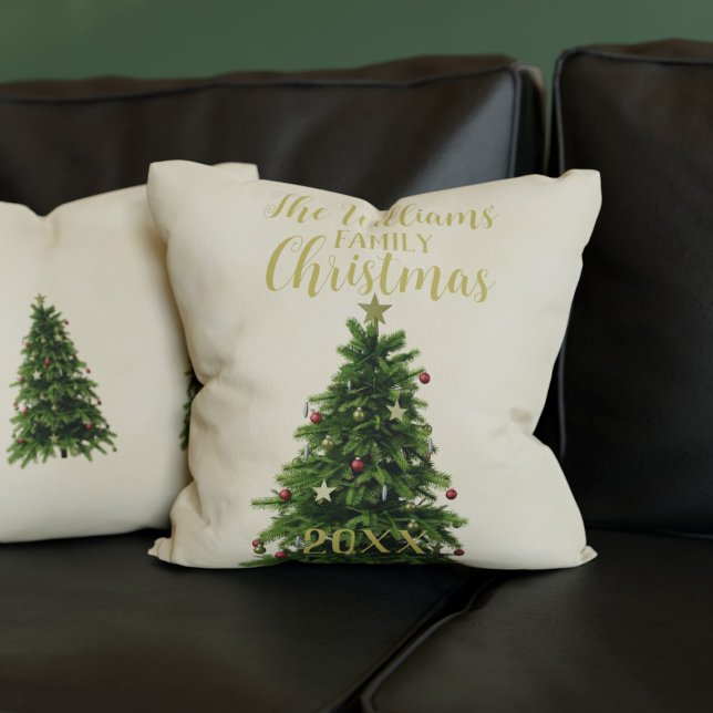 Kerstboom familienaam dubbelzijdige vakantie kussen (Add your family name and year to this festive Christmas tree throw pillow)