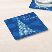 Kerstboom gemaakt van sneeuwvlokken. kartonnen onderzetters (Schuin)