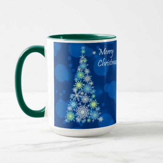 Kerstboom gemaakt van sneeuwvlokken. mok (Links)