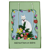 Kerstboom grappige witte kat medium cadeauzakje (Achterkant)