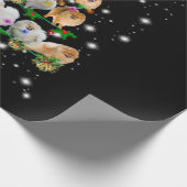 Kerstboom in Pommeren, bedekt door vlieglicht Cadeaupapier (Hoek)