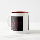 Kerstboom in Venster Afbeelding Tweekleurige Koffiemok (Voorkant links)