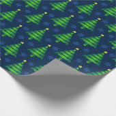 kerstboom met blauwe sneeuwvlok en achtergrond cadeaupapier (Hoek)