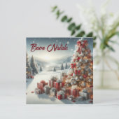 Kerstboom met cadeaus op sneeuw Buon Natale Feestdagenkaart (Staand voorkant)