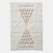 Kerstboom met lage oosterlengte op houten plaat theedoek (Verticaal)