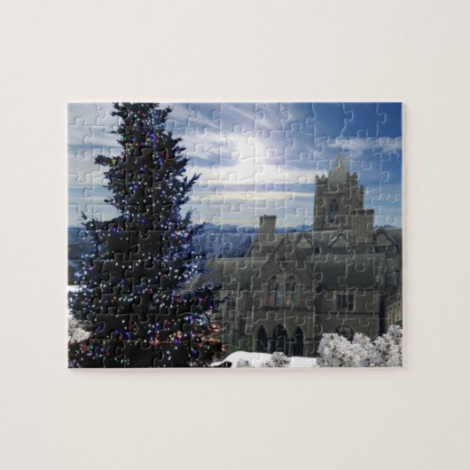 Kerstboom met oude kerk legpuzzel (Horizontaal)