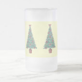 kerstboom met versiering van rode bogen en met kun matglas bierpul (Center)