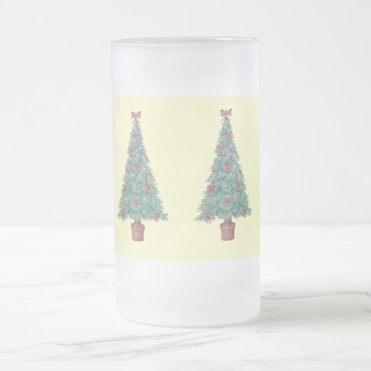 kerstboom met versiering van rode bogen en met kun matglas bierpul (Center)