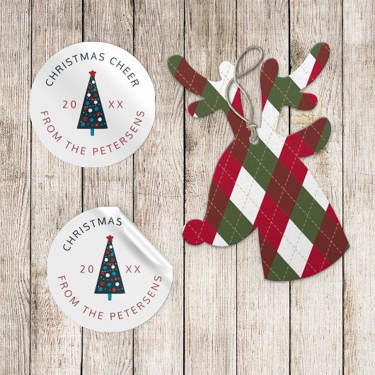 Kerstboom moderne familienaam rood en marineblauw ronde sticker