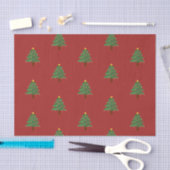 Kerstboom op papier met rood weefsel (Craft)