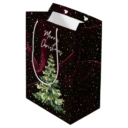 Kerstboom op rode fluwelen achtergrond medium cadeauzakje (Achterkant Gekanteld)