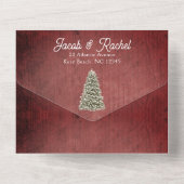 Kerstboom op Rode Houten Rustieke Huwelijksceremon All In One Uitnodiging (Achterkant)