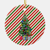 Kerstboom op vakantierestrepen keramisch ornament (Voorkant)