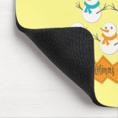 Kerstboom piramide gemaakt van Kerstmis sneeuwpopp Muismat (Hoek)