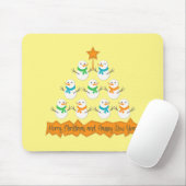 Kerstboom piramide gemaakt van Kerstmis sneeuwpopp Muismat (Met muis)