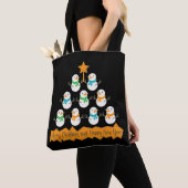 Kerstboom piramide gemaakt van Kerstmis sneeuwpopp Tote Bag (Dichtbij)