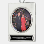 Kerstboom President John Kennedy & Jacqueline Verzilverd Banner Ornament (Links)