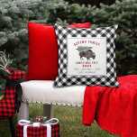 Kerstboom Ranch Santa Bison Buffalo Pset Kussen<br><div class="desc">Illustratie van een bufferbizon met een kerstmantel met een kerstboom aan de achterkant. Zwart-wit gebuffel grensontwerp met zwarte en rode tekst.</div>