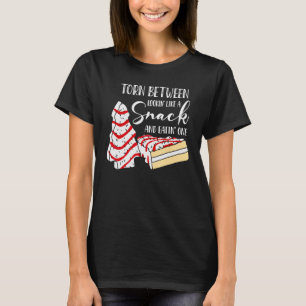 Kerstboom taart verscheurd tussen kijken 'als een t-shirt