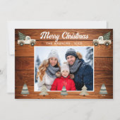 Kerstboom van oud hout op vrachtwagen familiefoto feestdagenkaart (Voorkant)