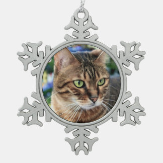Kerstboomachtergrond Bengalen met kat Tin Sneeuwvlok Ornament