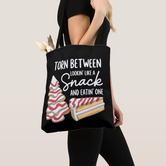 Kerstboomcake verscheurd tussen eruitzien als een tote bag (Dichtbij)