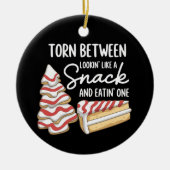 Kerstboomcake verscheurd tussen 'kijken' als een s keramisch ornament (Voorkant)