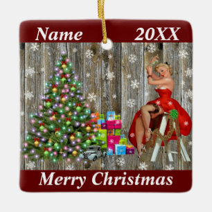 Kerstboomdame in de Rode Dress Rustic Barn Board Keramisch Ornament