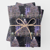 kerstboomfeestjes voor het oppakken van papier inpakpapier vel (In situ)