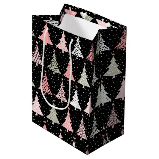 kerstboomroze en groen met zwarte achtergrond medium cadeauzakje (Voorkant Gekanteld)