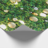 Kerstboomversieringen achtergrond.  Gol Cadeaupapier (Hoek)