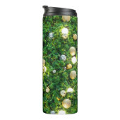Kerstboomversieringen achtergrond. Gol Thermosbeker (Geroteerd rechts)