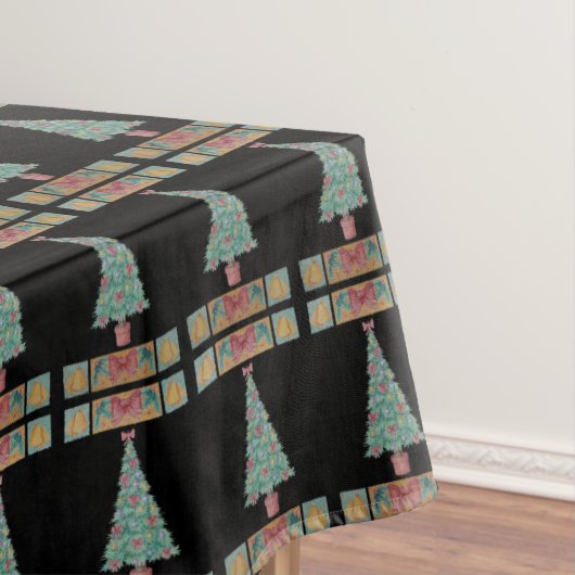 kerstboomversieringen rode bogen zwarte gordels tafelkleed (Voorbeeld)