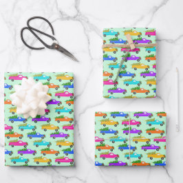 kerstboomwagens met kerstbomen met kleurrijk groen inpakpapier vel