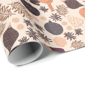 Kerstbos, versieringen op lichtbruin cadeaupapier (Rol Hoek)