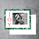 kerstBriefkaart Joy Foto Green Feestdagenkaart<br><div class="desc">Deze moderne,  eenvoudige en stijlvolle 4, 25-inch x5.6-inch briefkaarten voor feestdagen bieden een moderne,  groene typografie op een witte en abstracte achtergrond voor het bloemontwerp en een plek voor uw favoriete foto,  zwart-wit of kleur.</div>