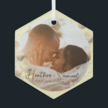 Kerstbruiloft Keepomwille Elegant Script-foto Glas Ornament<br><div class="desc">Creëer uw eigen bruiloft aandenken met deze Elegant groen Vrolijk en getrouwd foto vakantie glas Ornament. Dit moderne en chique ontwerp is voorzien van gouden eucalyptus takken waterverf illustraties. Voeg twee aangepaste foto's toe op de voor- en achterkant, nieuwe namen en een gepersonaliseerde tekst. Show al je liefde met deze...</div>