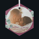 Kerstbruiloft Keepsake Elegant Script Bourgondië Glas Ornament<br><div class="desc">Creëer uw eigen donkere marsala wijnrode bordeaux bruiloft aandenken met deze elegante groen Vrolijk en getrouwd Foto Vakantie Glas Ornament. Dit moderne en chique wijze groene ontwerp is voorzien van eucalyptus takken waterverf illustraties. Voeg twee aangepaste foto's toe op de voor- en achterkant, nieuwe namen en een gepersonaliseerde tekst. Show...</div>