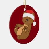Kerstbruin Beer met een rode kerstkersthat Keramisch Ornament (Rechts)