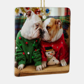 Kerstbulledogs in Sweaters Keramisch Ornament (Rechts)