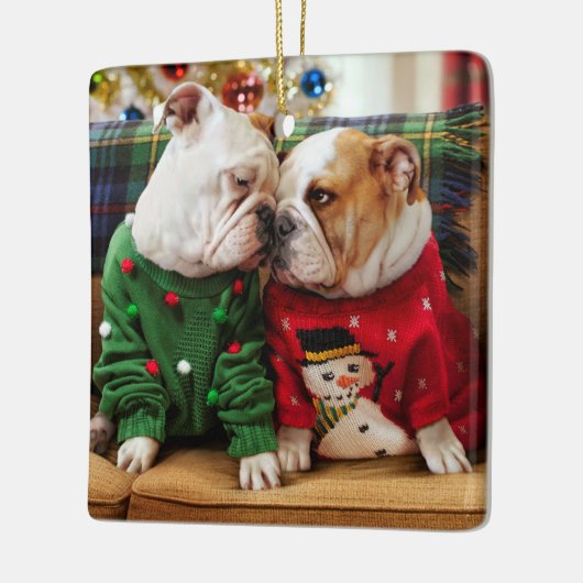 Kerstbulledogs in Sweaters Keramisch Ornament (Links)