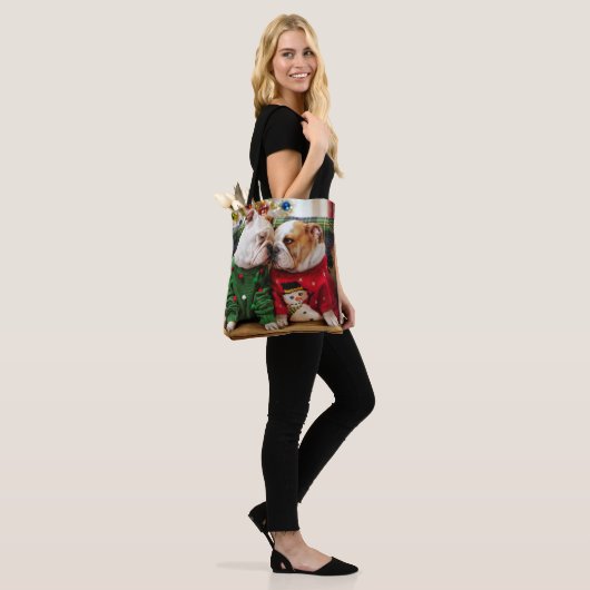 Kerstbulledogs in Sweaters Tote Bag (Op model)